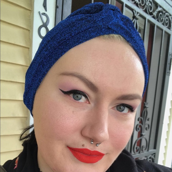 Meet your Posher, Elizabeth - Picture 3 of 3